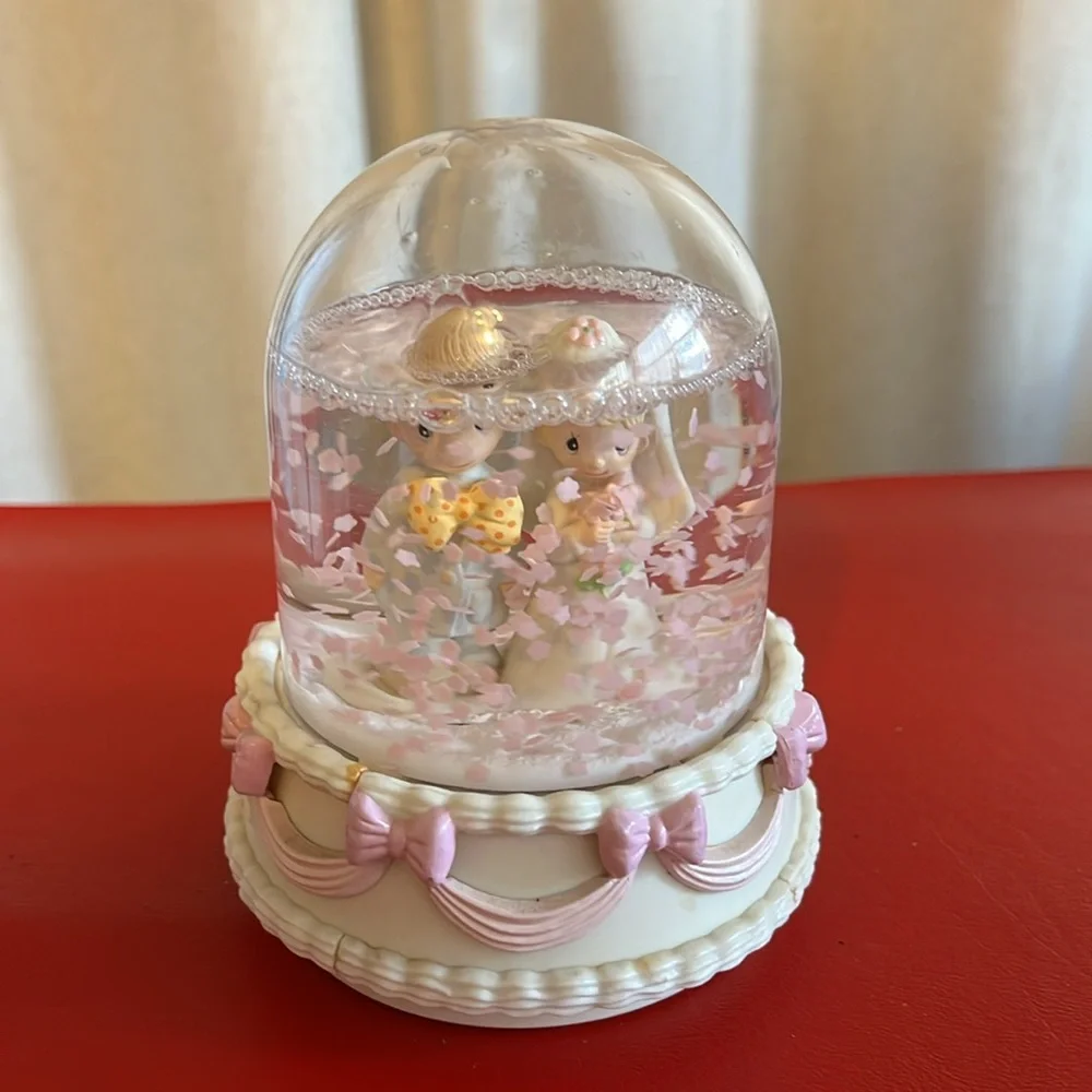 Vintage Precious Moments 1986 Enesco musical Bride and Groom 5” H